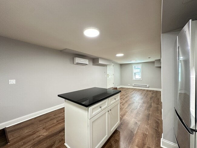 Photo - 5748 N Winthrop Ave Unidad 200