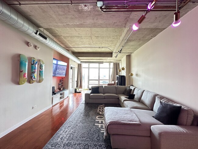 Photo - 1610 W Fullerton Ave Unit 504