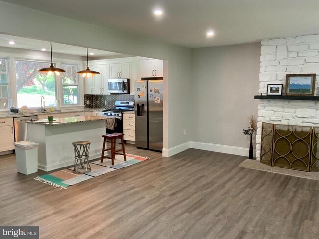 Photo - 437 Eastburn Rd