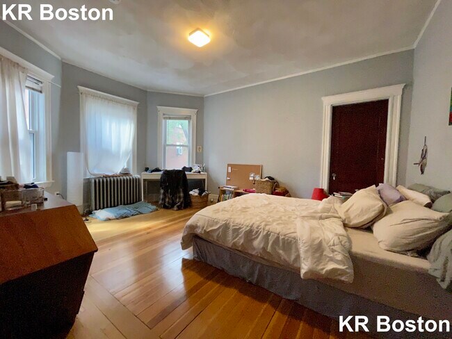 Photo - 205 Kelton St Unit 102