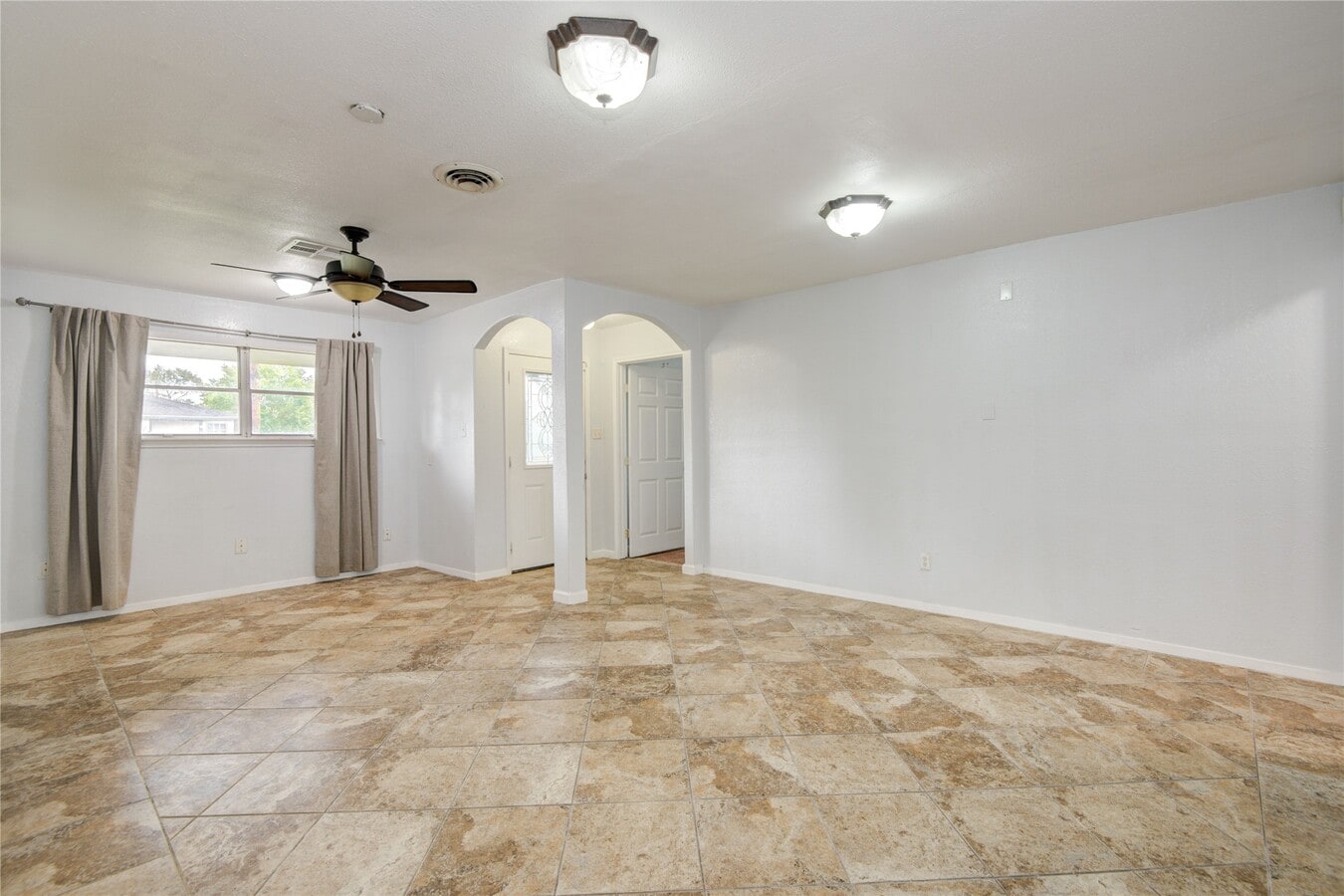 Photo - 811 W 7th St