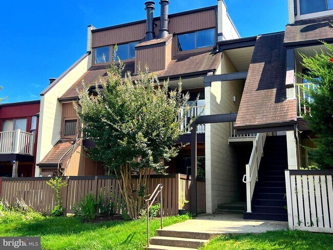 Photo - 3949 El Soneta Pl Unit #18