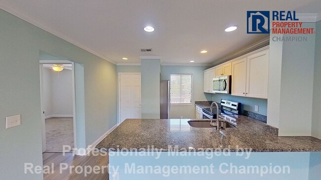 Photo - Beautiful Upper-Level Condo with Convenient Mid-Town Location