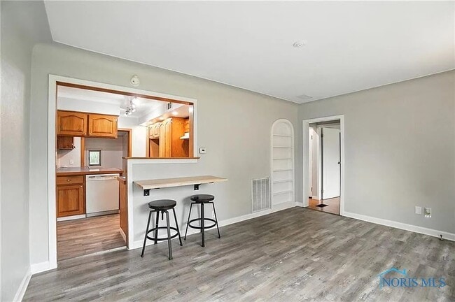 Photo - 533 W 8th St
