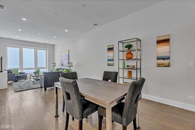 Photo - 2217 W Madison St Unit 401