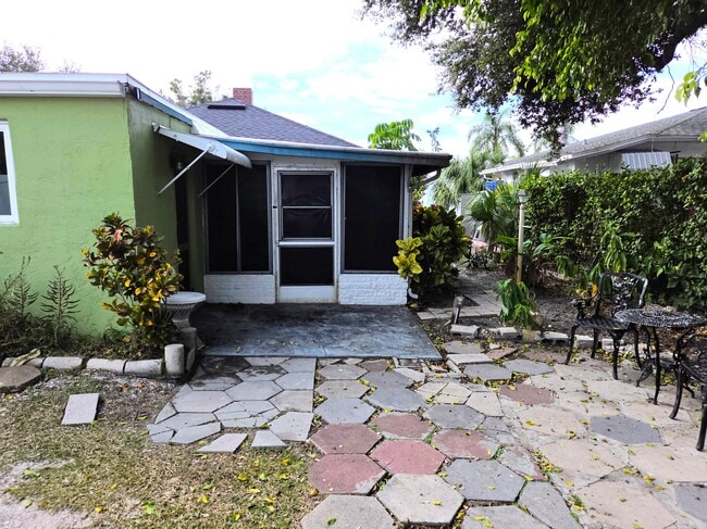 Building Photo - 2808 Clinton St S