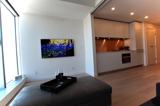 Photo - 1480 Howe St