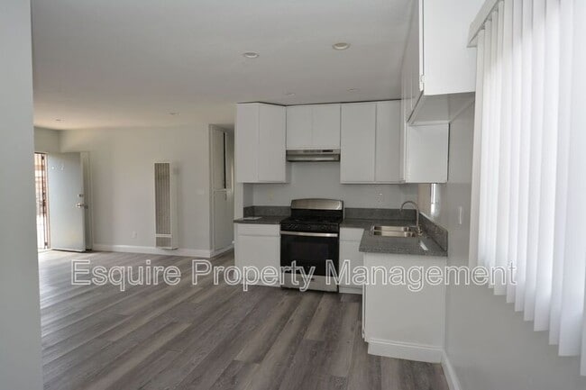 Photo - 128 E B St Unit 2