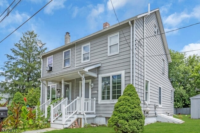 Photo - 1014 Railroad Ave