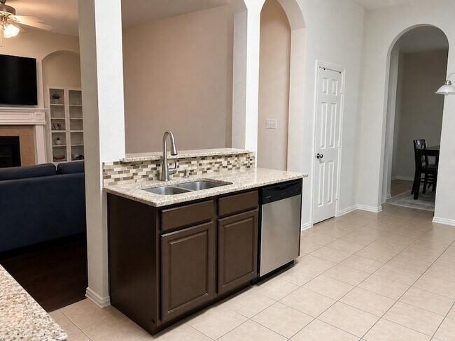 Photo - 1122 Hayworth Ave