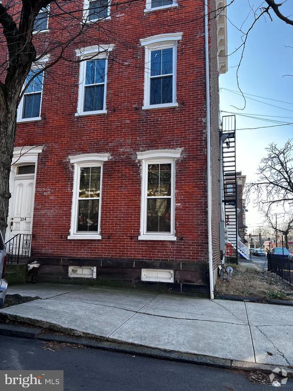 Building Photo - 104 King St Unit 2F FRONT Rental