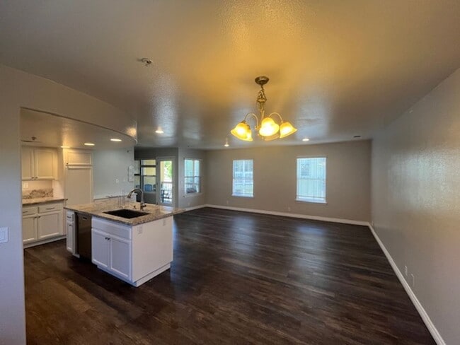 Photo - 1144 Walnut St