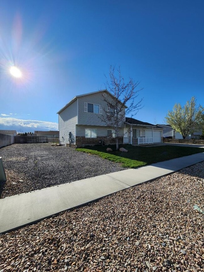 Photo - 1638 S 2960 E St