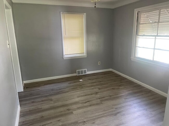 Photo - 5134 Hereford St