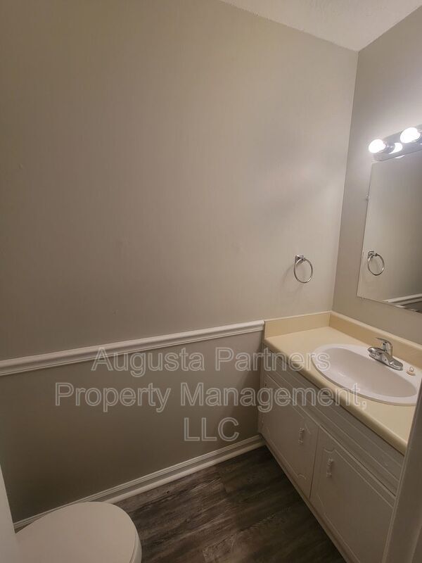 Photo - 119 Chalet North CT