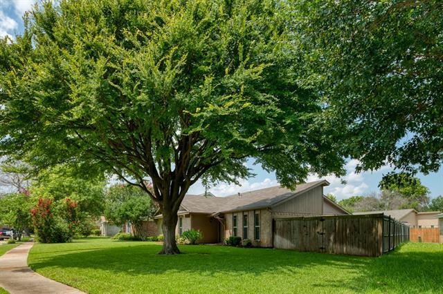 Photo - 3013 Queens Way