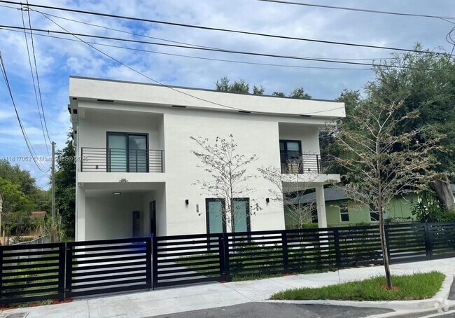 Building Photo - 5513 NW 5th Ave Rental