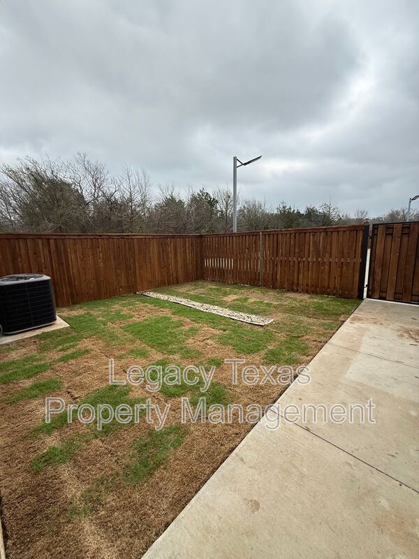 Photo - 910 Fuller Ave