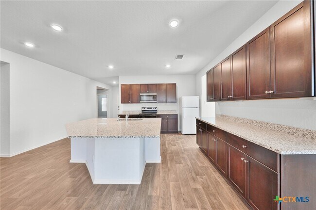 Photo - 813 Indigo Wy