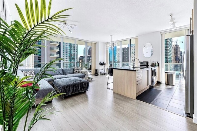 Building Photo - 1111 SW 1st Ave Unit 2319