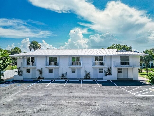 Photo - 2305 Tamarind Dr Apartment Unit 4