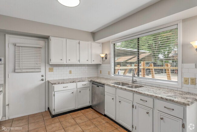 Building Photo - 10112 Carlsbad Dr Rental