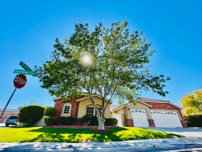 *AMAZING POOL & SPA, CORNER LOT, 3 CAR GAR... - *AMAZING POOL & SPA, CORNER LOT, 3 CAR GAR... House