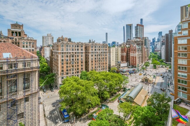 Photo - 2109 Broadway