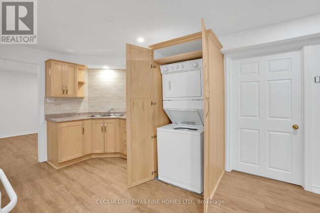 Photo - 40 Venetian Crescent