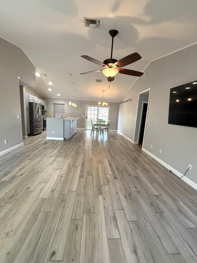 Photo - 1835 17th Ave SW