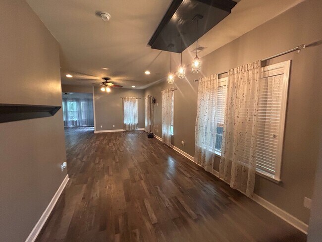 Photo - 3706 Crescent Way