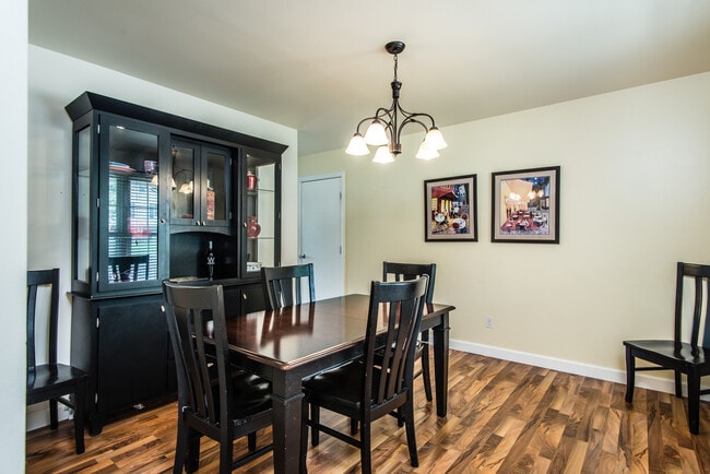 1620 Dahlia Ct