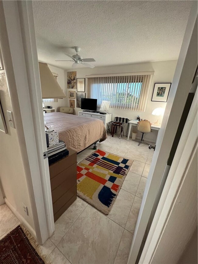 Building Photo - 2110 NE 39th St Unit 1B