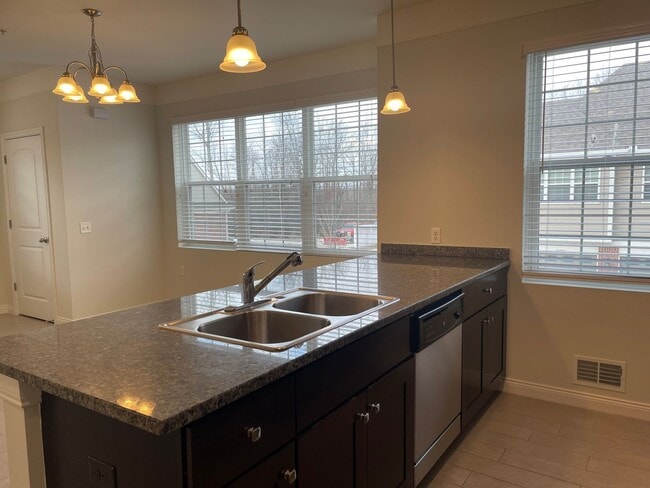 Photo - Shelby Township - 3 Bedroom, 2 Bath, End-U...