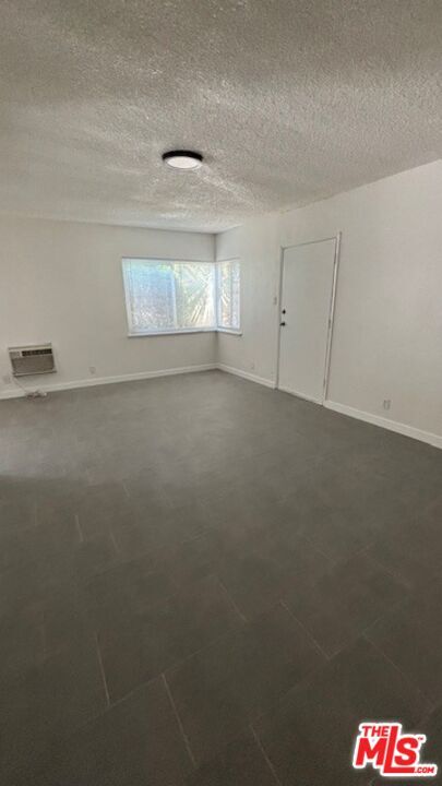 Photo - 8759 Tobias Ave Unidad apt 05