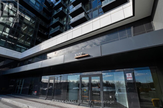 Photo - 1037 The Queensway Unité 909