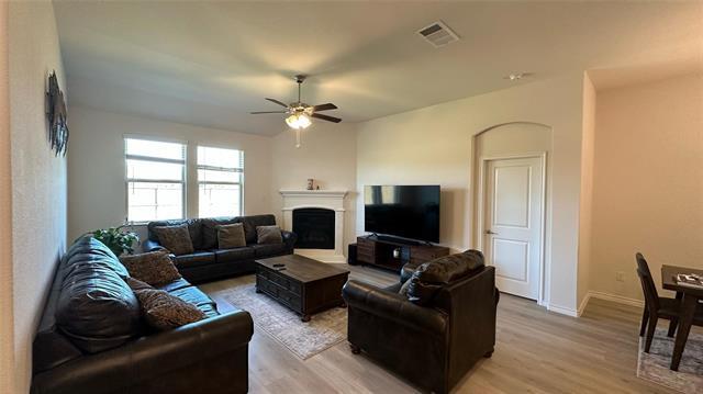 Photo - 631 Maverick St