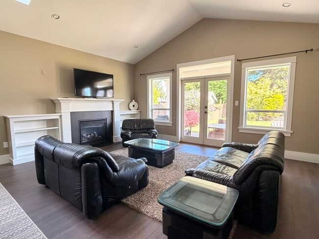 Photo - 581 Doehle Ave