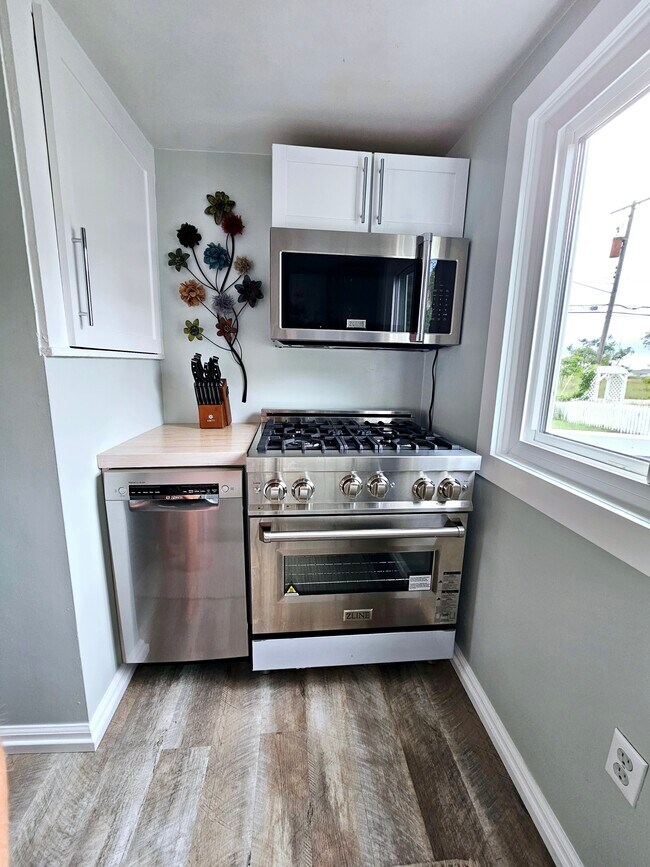 Photo - 1520 Beach St