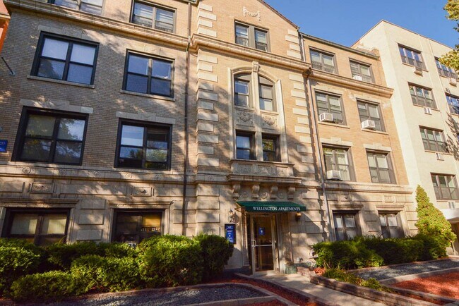 Photo - 543 W Wellington Ave Condo Unit 302
