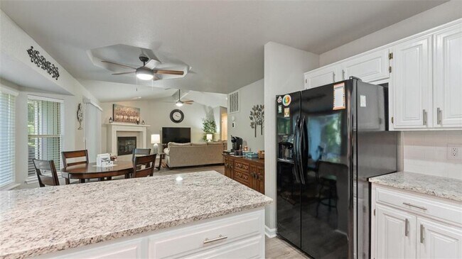 Photo - 9 E Elvendon Dr House