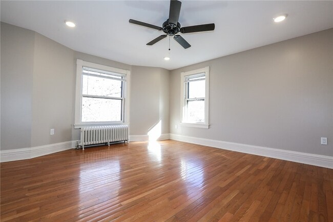 Photo - 739 University Ave