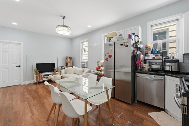 Photo - 17 Troy St Unit 2