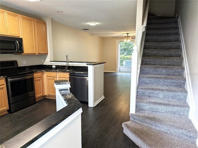 Photo - 902 Vineland Pl
