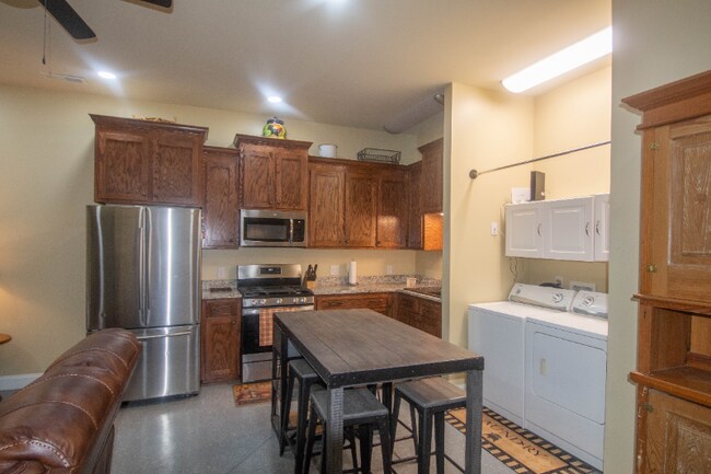 148 Westwood Acres Dr Unidad Lower Level