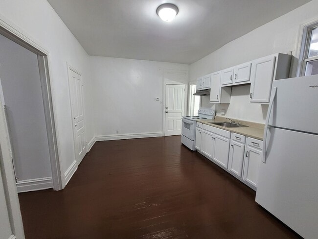Photo - 1 Bedroom 1 Bath, Laundry Available-York City SD