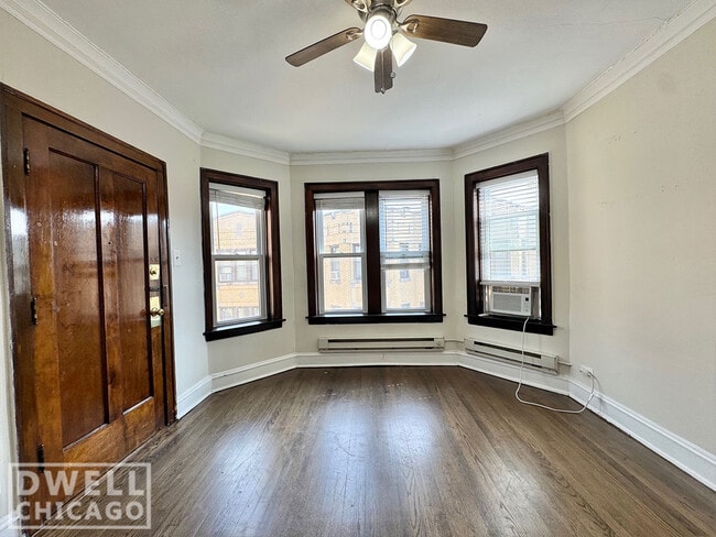 Building Photo - 3820 N Greenview Ave Unit 1 Rental