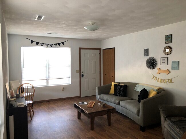 Photo - 1210 W Carriage Dr