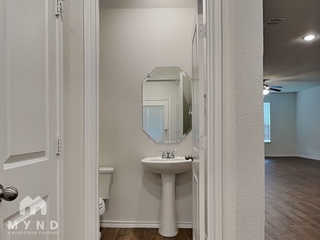 Photo - 426 Milverton Dr