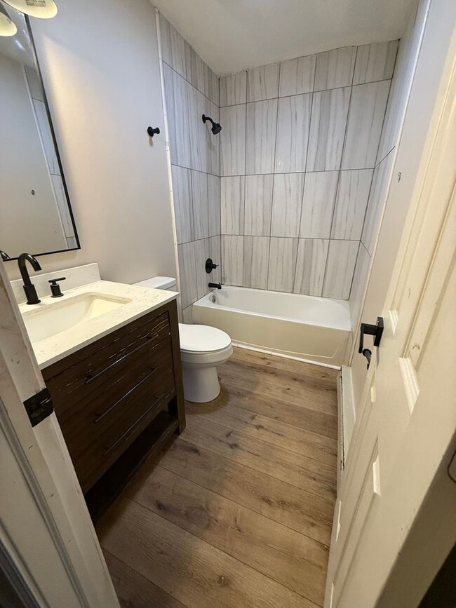 Photo - 3101-3105 S. Madison St. Unidad #2